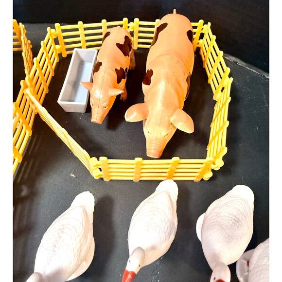 Terra by Battat – Farm Animal Figurines & Accessories 51 of 60 Pieces Toy Animal - Picture 6 of 7